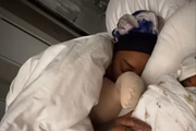 Brunna Gonçalves dorme ao lado da recém-nascida