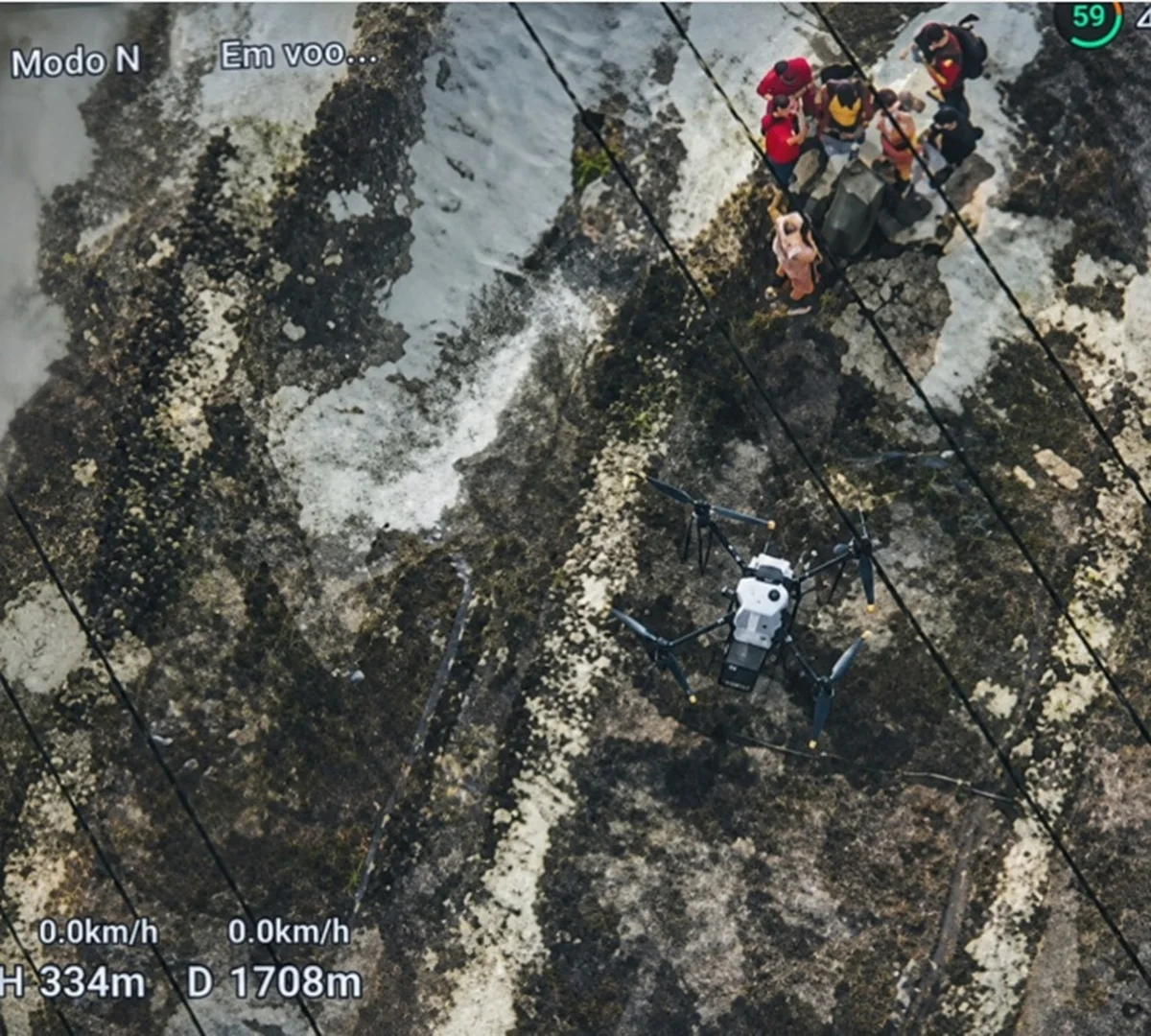 Traficantes do CV são flagrados durante treinamento com drones Traficantes do CV são flagrados durante treinamento com drones