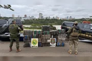 PF apreende barco com 772 kg de maconha na fronteira com o Paraguai - imagem 2 PF apreende barco com 772 kg de maconha na fronteira com o Paraguai - imagem 2