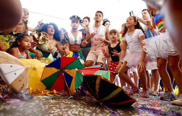 Super-heróis, passistas e “monstrinhos” invadem o Galinho Infantil