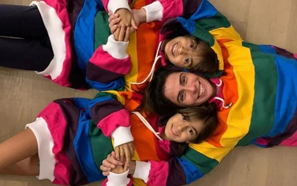Giovanna Antonelli se derrete ao receber presente das filhas