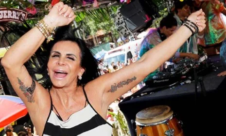 César Tralli parabeniza Tici Pinheiro após web notar ausência em festa