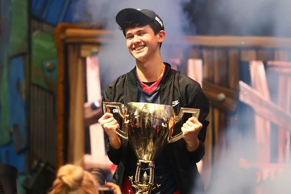 Americano de 16 anos fatura US$ 3 milhões em torneio de Fortnite