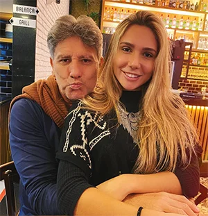 Carol Portaluppi espera o novo emprego do pai para “bombar na web”