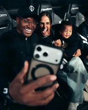 Thiaguinho agradece Hugo, do Corinthians, por entrar com seu filho em campo - imagem 2 Thiaguinho agradece Hugo, do Corinthians, por entrar com seu filho em campo - imagem 2