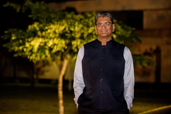 Embaixador Suresh Reddy