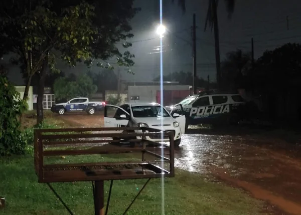 Imagem colorida: viatura da polícia na rua - Metrópoles