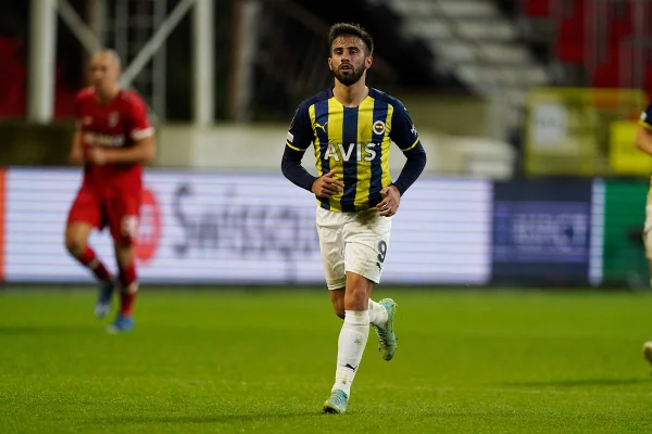 Após desistir de Cebolinha, Flamengo concentra esforços em Diego Rossi