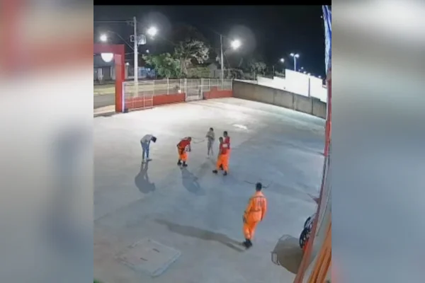 Militares do Corpo de Bombeiros salvam bebê engasgada