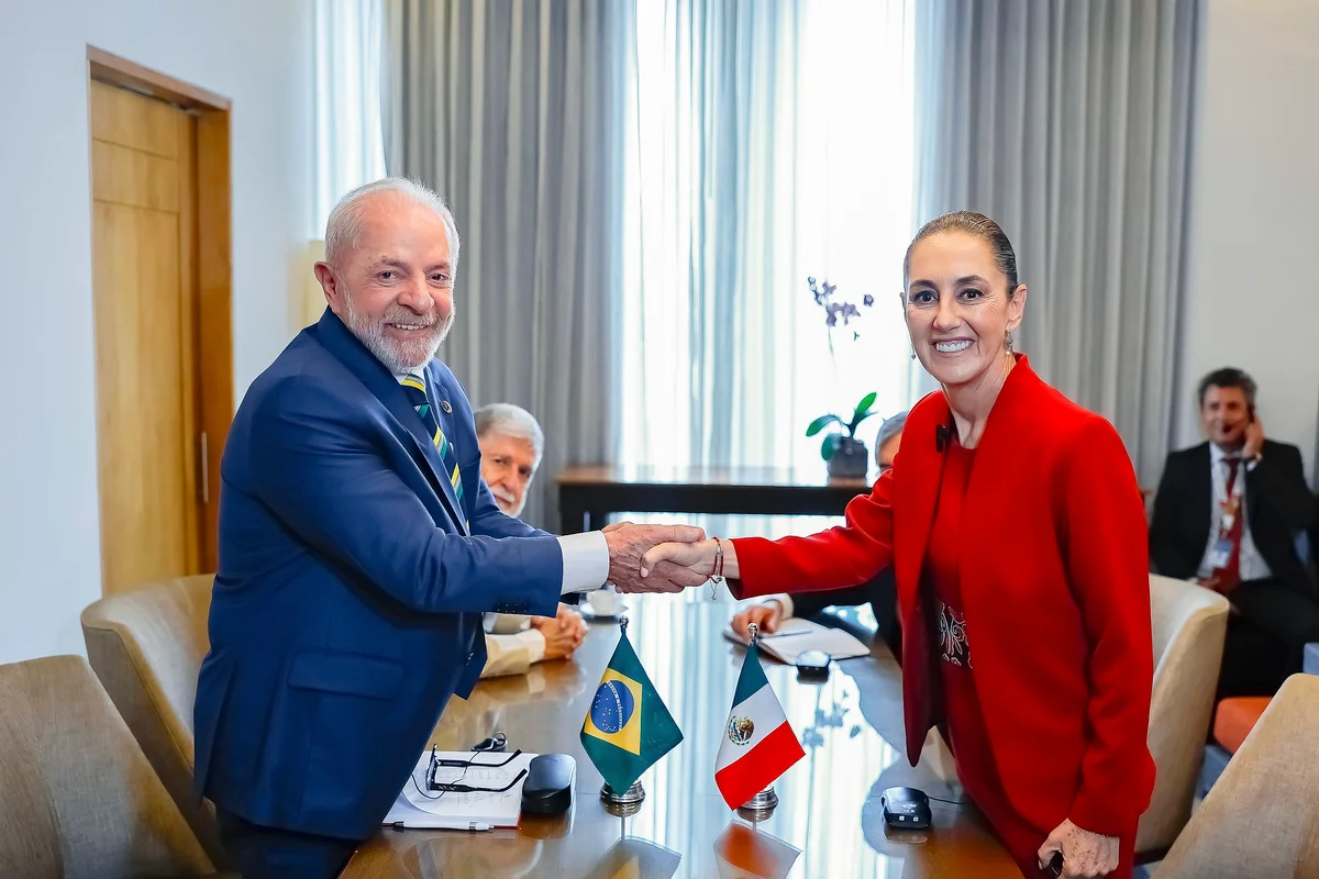 Lula e presidente do México discutem parceria entre Petrobras e Pemex