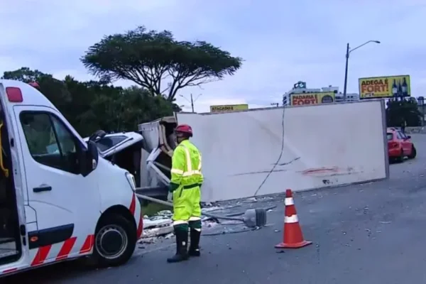 Imagem colorida,Motorista perdeu controle e bateu na BR-282- Metrópoles