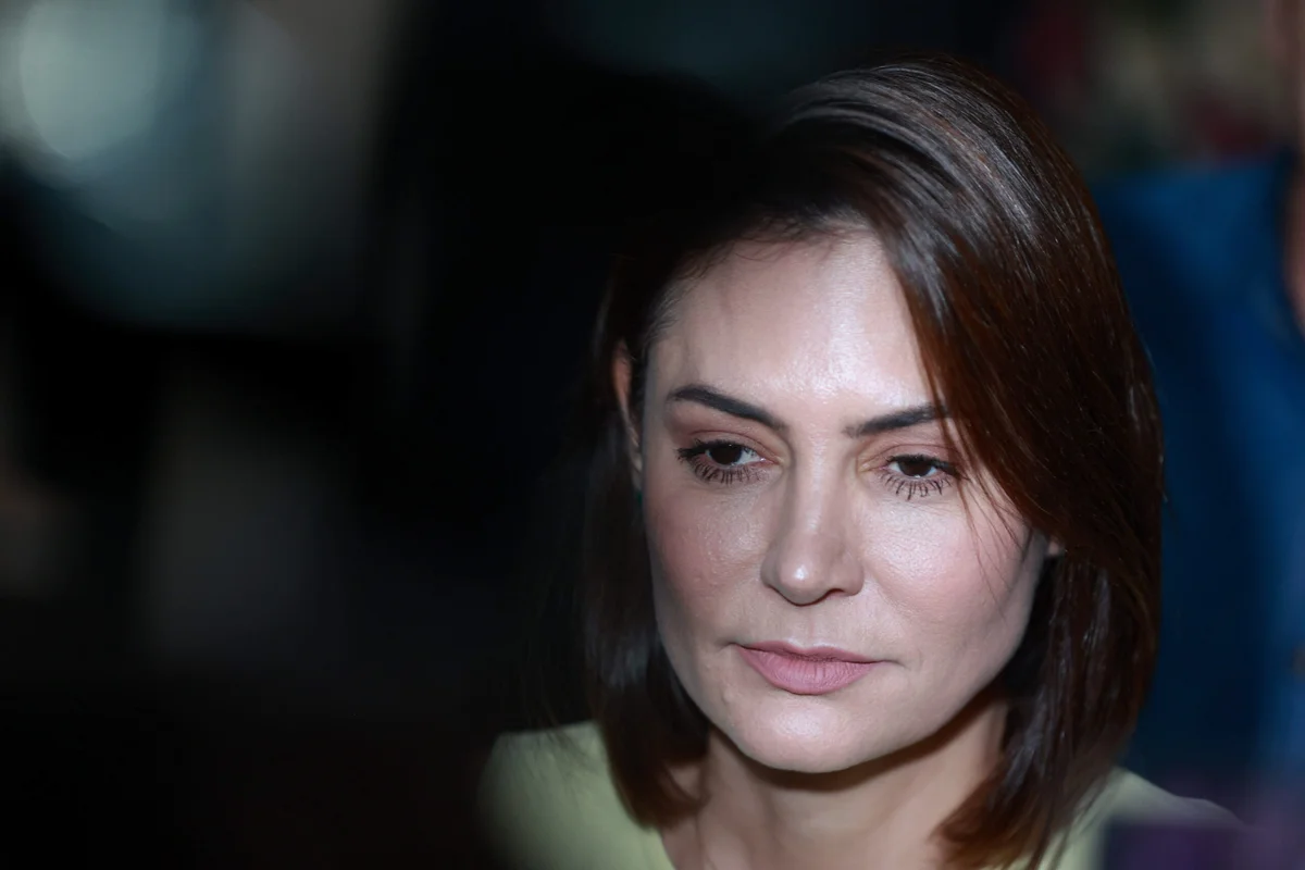 Michelle Bolsonaro fala com a imprensa sobre possível candidatura Michelle Bolsonaro fala com a imprensa sobre possível candidatura