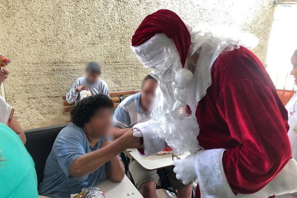 De Papai Noel, Geraldo Luís faz visita emocionante a hospital