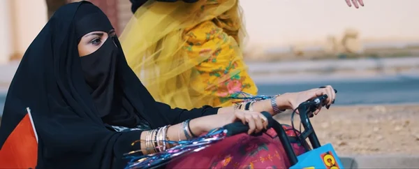 Em clipe musical, mulheres sauditas protestam por direitos básicos