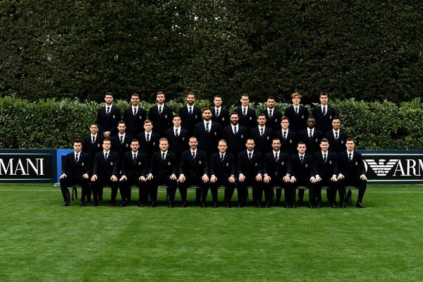 Armani desenha uniformes formais para a seleção de futebol da Itália