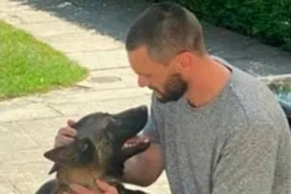 Goleiro Hugo Lloris com seu cachorro