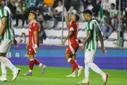 Alan Patrick comemorando gol pelo Internacional diante do Juventude