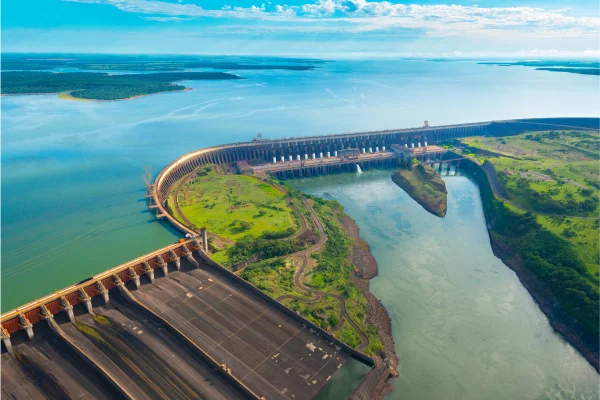 Imagem colorida mostra Itaipu Binacional - Metrópoles