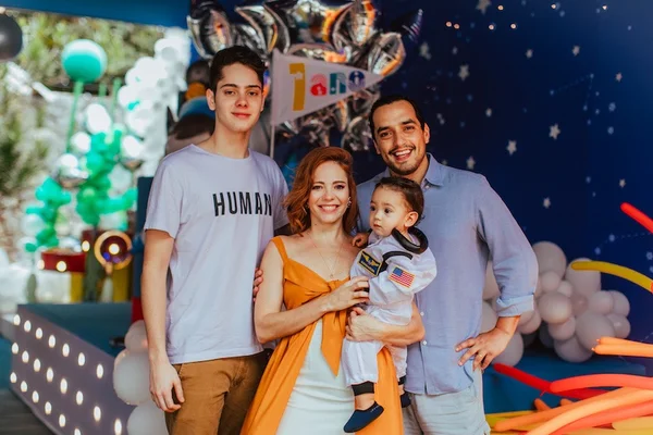 Uma galáxia bem animada para celebrar o primeiro aniversário de Lucas
