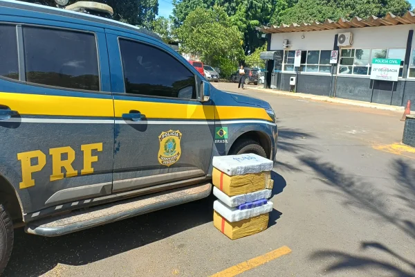 Estepe recheado: homem é preso com 100 kg de maconha dentro do carro