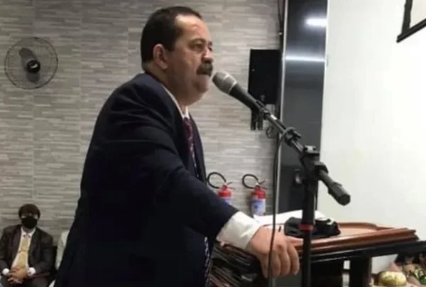 Fotografia colorida de pastor Péricles, acusado de aplicar golpes em fiéis