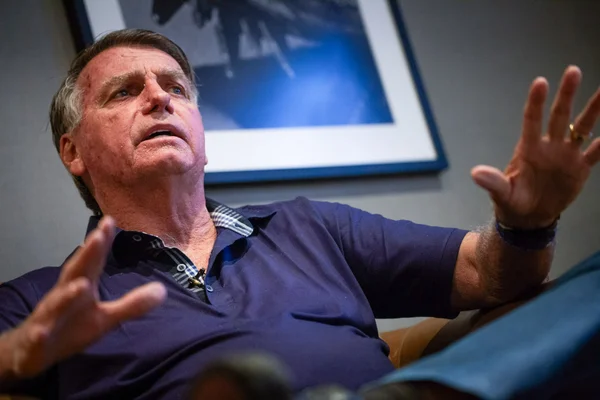 Imagem colorida do ex-presidente Jair Bolsonaro concedendo entrevista ao Metrópoles
