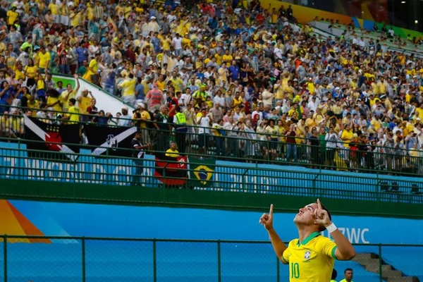 Torcida organizada do Brasil marca presença no Mundial Sub-17