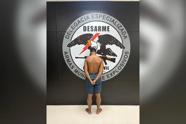 Foragido, traficante do CV é preso na casa de parentes