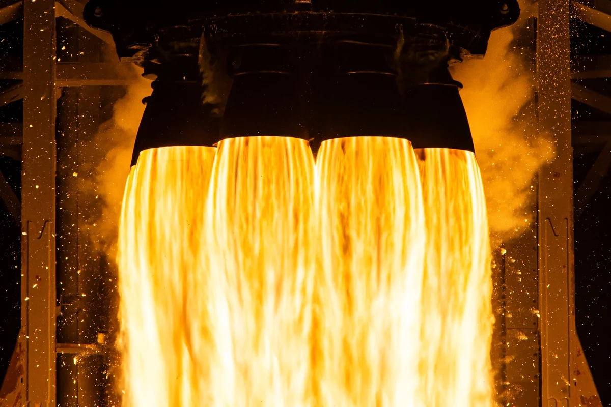 SpaceX testa o 1º voo da nave mais poderosa do mundo dando a volta na Terra