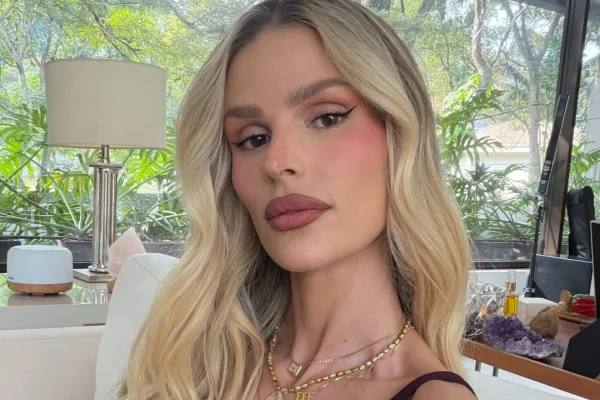 Yasmin Brunet diz que ETs não são “do bem” e estão em “lugar de poder”