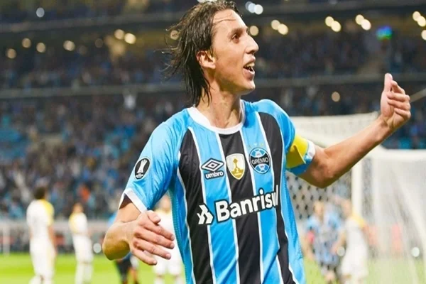 Grêmio treina sem Geromel e Kannemann; Renato deve poupar no Gre-Nal