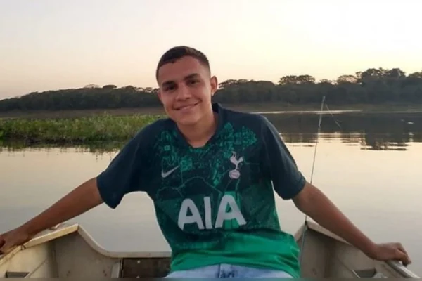 Corpo de jovem que sumiu em rio é encontrado; buscas pelo pai seguem