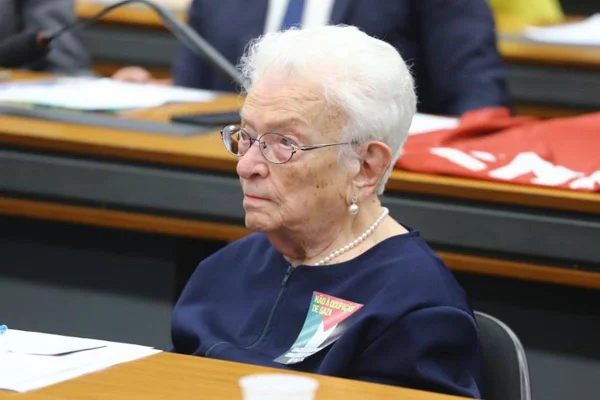 Foto colorida de Luiza Erundina - Metrópoles