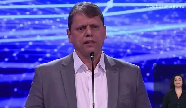 Clã Bolsonaro e ministros avaliam que Tarcísio foi mal no 1º debate