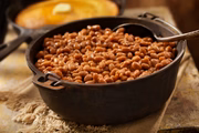 Incluir folha de louro no preparo potencializa o sabor do feijão