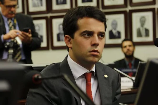 Filhos de políticos presos tentam manter clã fluminense do MDB