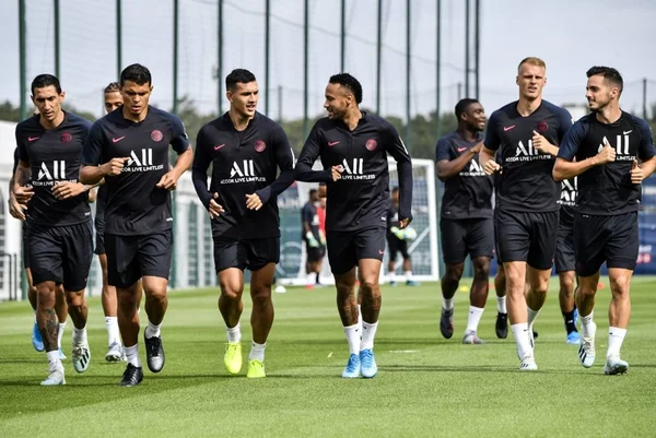 Neymar participa de treino, mas não é relacionado para 2º jogo do PSG