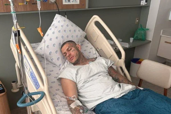 Influenciador Toguro é internado às pressas após infecção por bactéria