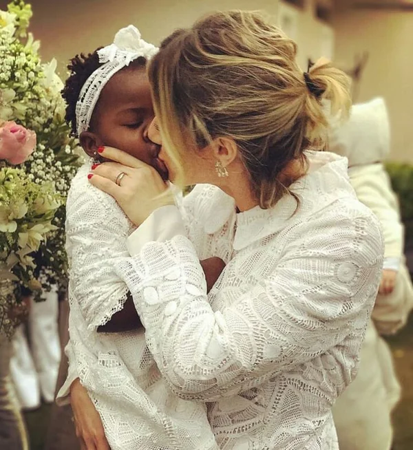 Nasce Benjamin, filho de Titi Muller com Tomás Bertoni, do Scalene