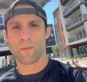 Allan “Puro Osso” Nascimento grava vídeo para as redes sociais