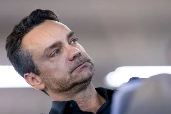 Gustavo é formado em direito Gustavo é formado em direito
