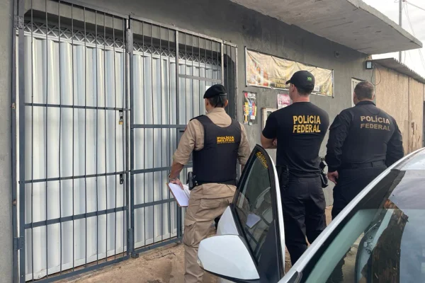 Bando monta armadilha em rodovias e fatura R$ 2 mi com carros roubados