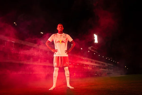 Vindo do Flamengo, Wallace Yan é anunciado pelo Red Bull Bragantino
