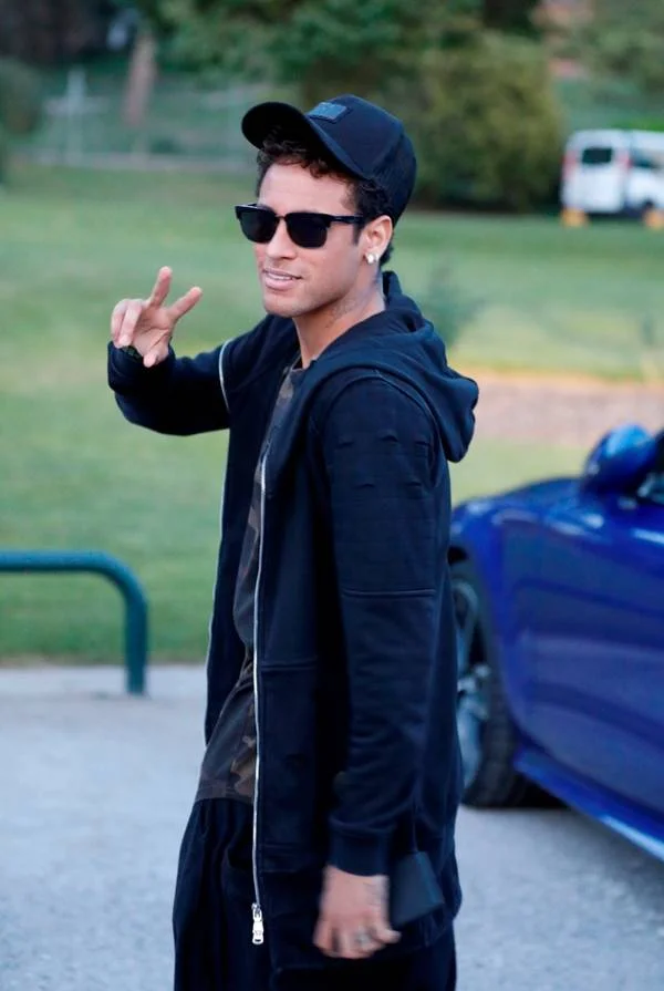 Neymar, adepto das transformações, muda de novo o visual. Confira - imagem 3 Neymar, adepto das transformações, muda de novo o visual. Confira - imagem 3