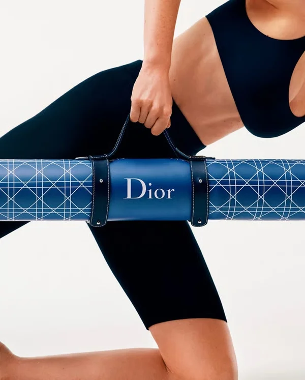 Balenciaga entra para universo do bem-estar e lança coleção fitness - destaque galeria Balenciaga entra para universo do bem-estar e lança coleção fitness - destaque galeria