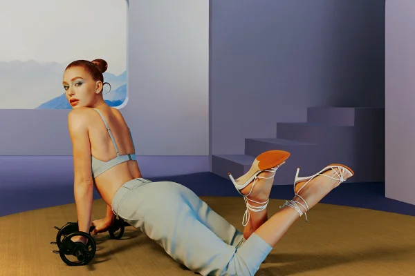 Marina Ruy Barbosa em campanha da Ginger com a Schutz
