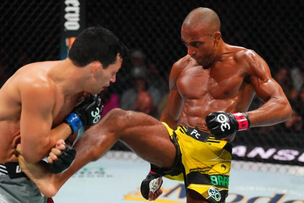 Veja a brutal joelhada do brasileiro Edson Barboza, em vitória no UFC