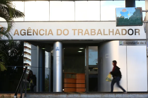 foto colorida da Agência do Trabalhador - Metrópoles