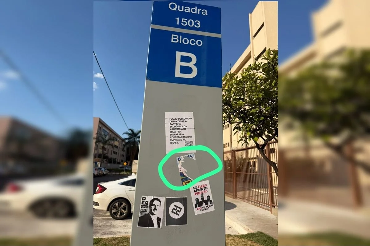 PCDF investiga suástica e cartaz de Flávio Bolsonaro com bigode de Hitler