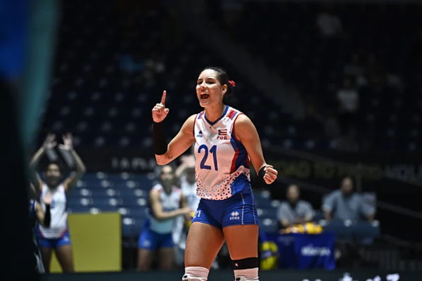 Imagem colorida de jogadora de vôlei Pilar Marie Victoria Lopez - Metrópoles
